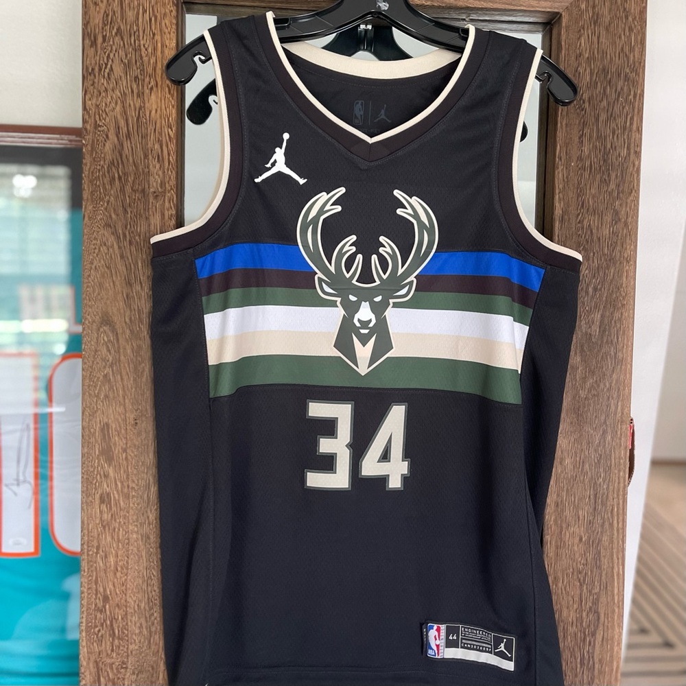 Giannis Antetokounmpo Milwaukee Bucks jersey